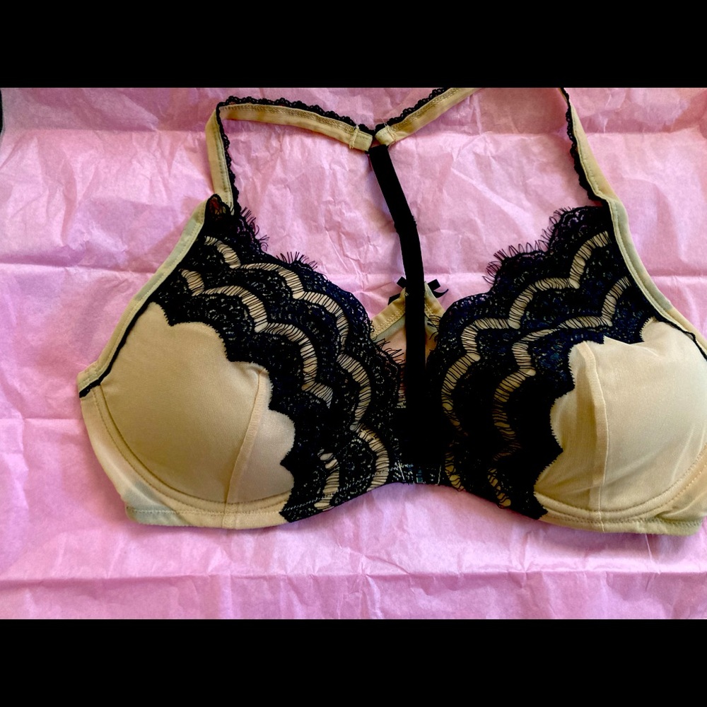 Rhonda Shear XL lace bra